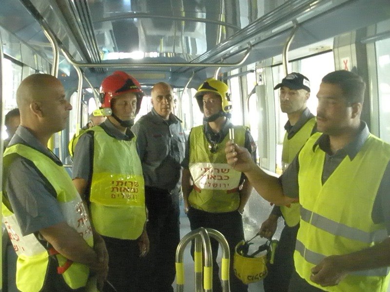 צוותי כיבוי אש ירושלים בתרגיל בשיתוף הרכבת הקלה