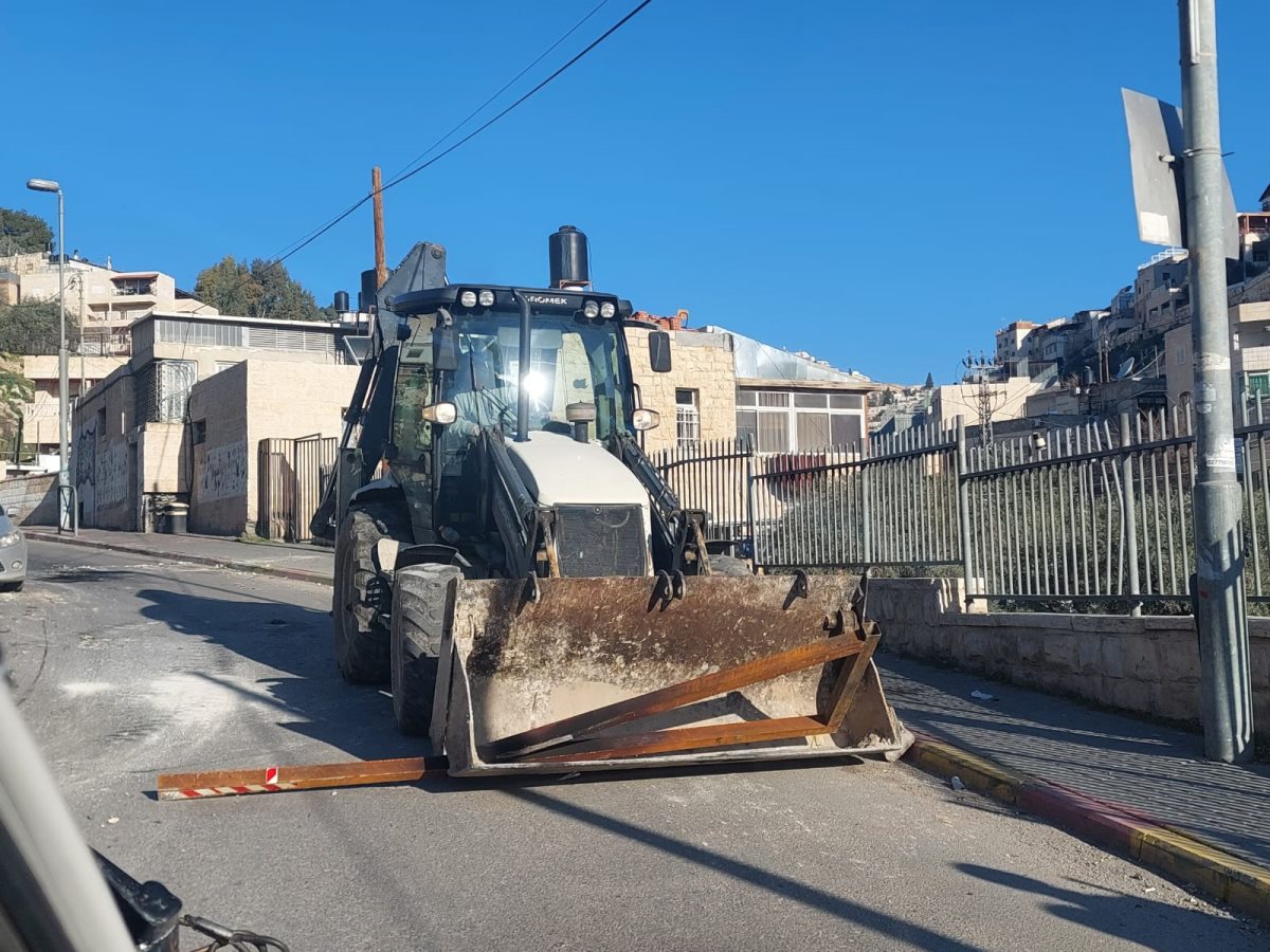 כוחות משטרה ומג"ב פותחים את צירי התנועה שחסמו הפורעים. קרדיט: דוברות משטרה