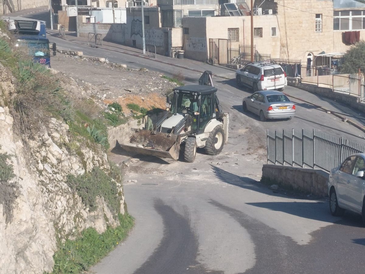 כוחות משטרה ומג"ב פותחים את צירי התנועה שחסמו הפורעים. קרדיט: דוברות משטרה